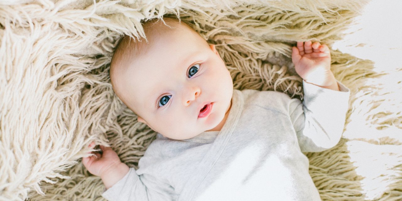 Mutatjuk, milyen a csecsemő mozgásfejlődése az első három hónapban